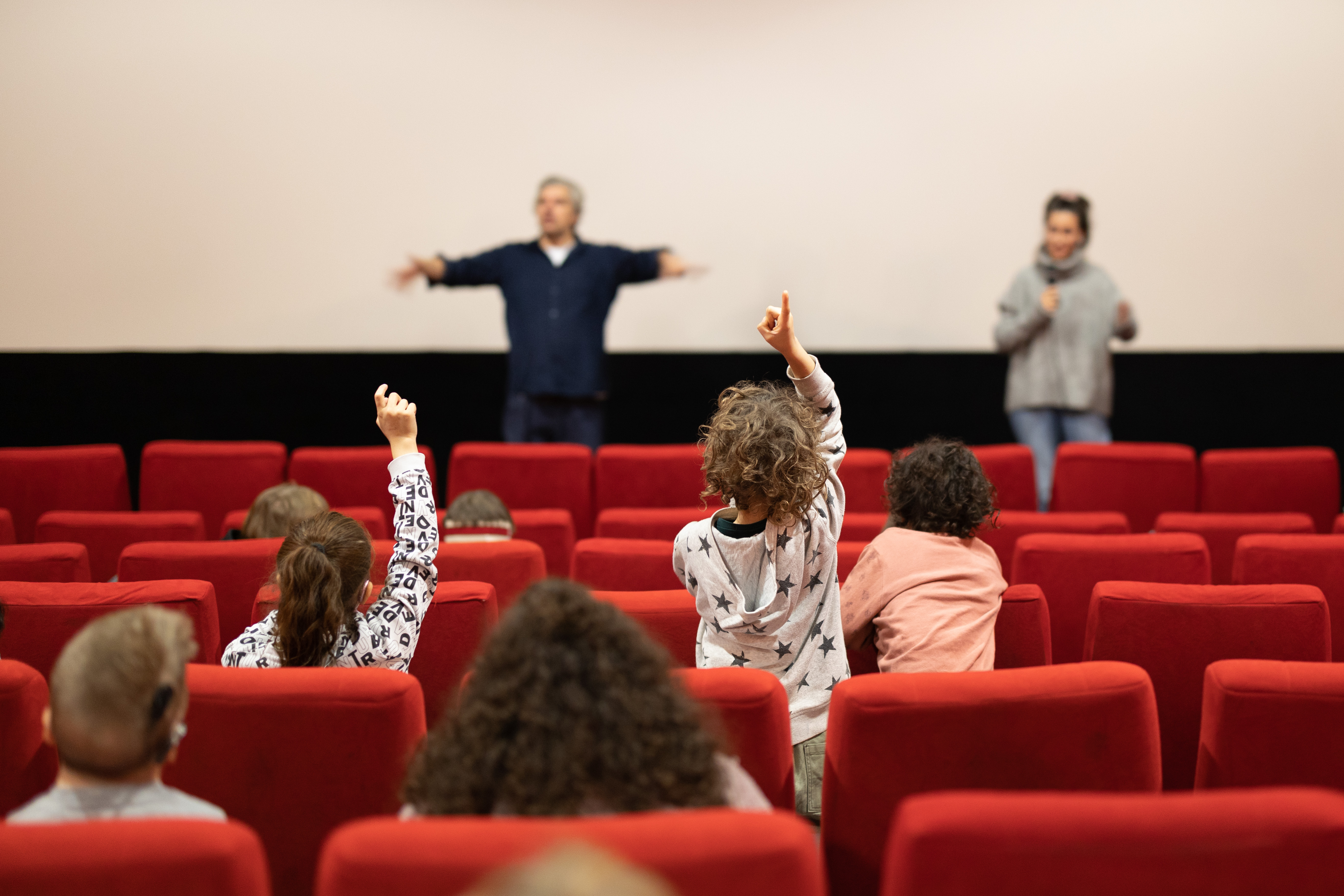 Schüler*innen im Kinosaal beim KinderKinoFest Düsseldorf